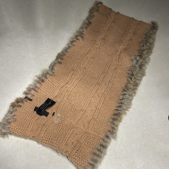 New Rudsak Authentic Rabbit Fur & Knit
Infinity Scarf neutral without tags⭐️⭐️⭐️ - Picture 5 of 17